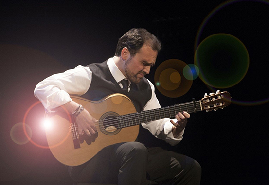 Santiago Lara: La Guitarra En El Tiempo